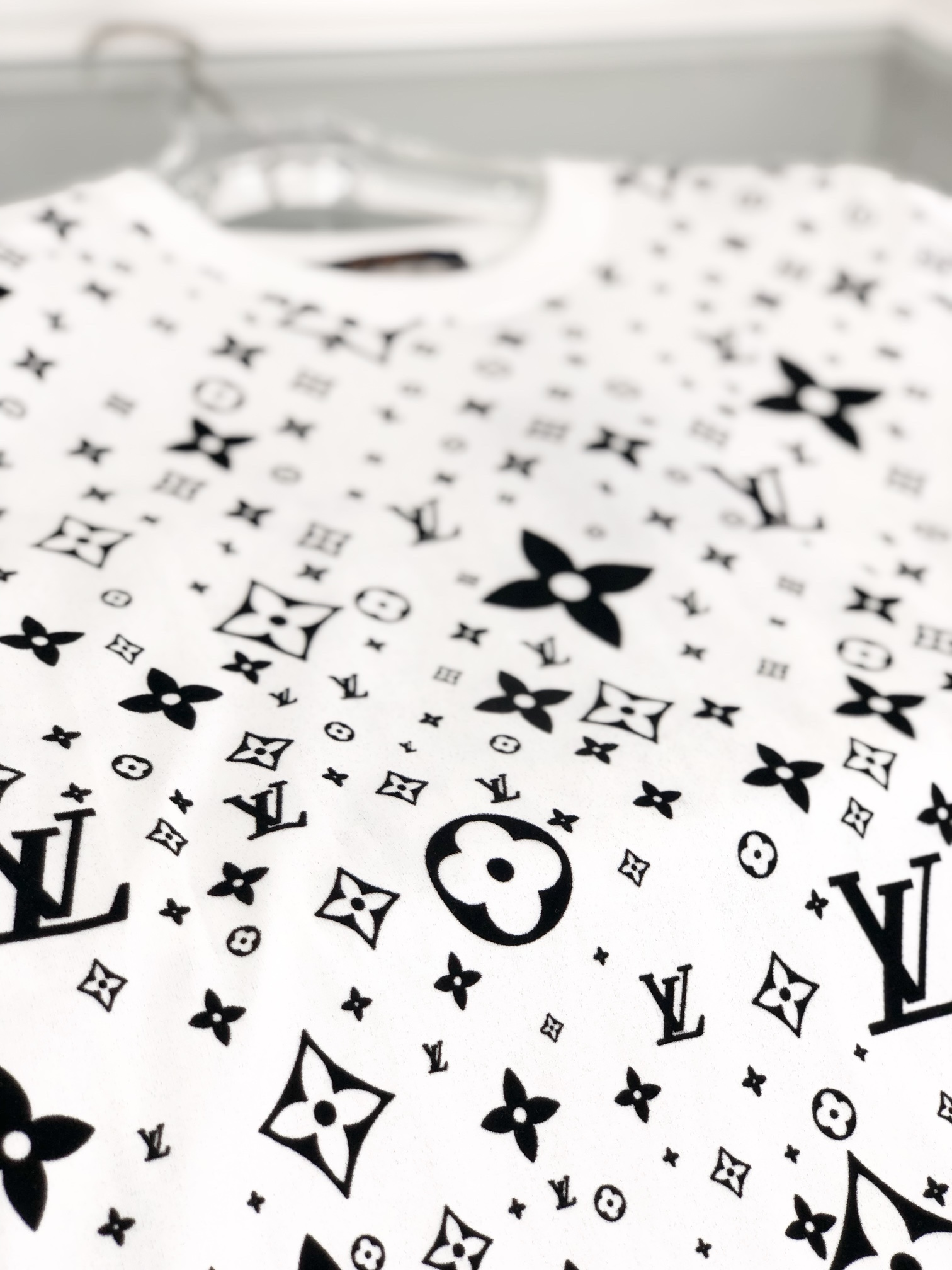 最高級ルイヴィトンスーパーコピー服 ルイヴィトンTシャツコピー フローラルモノグラムTシャツ ホワイト 202405032 コットン 100% - 画像 (5)