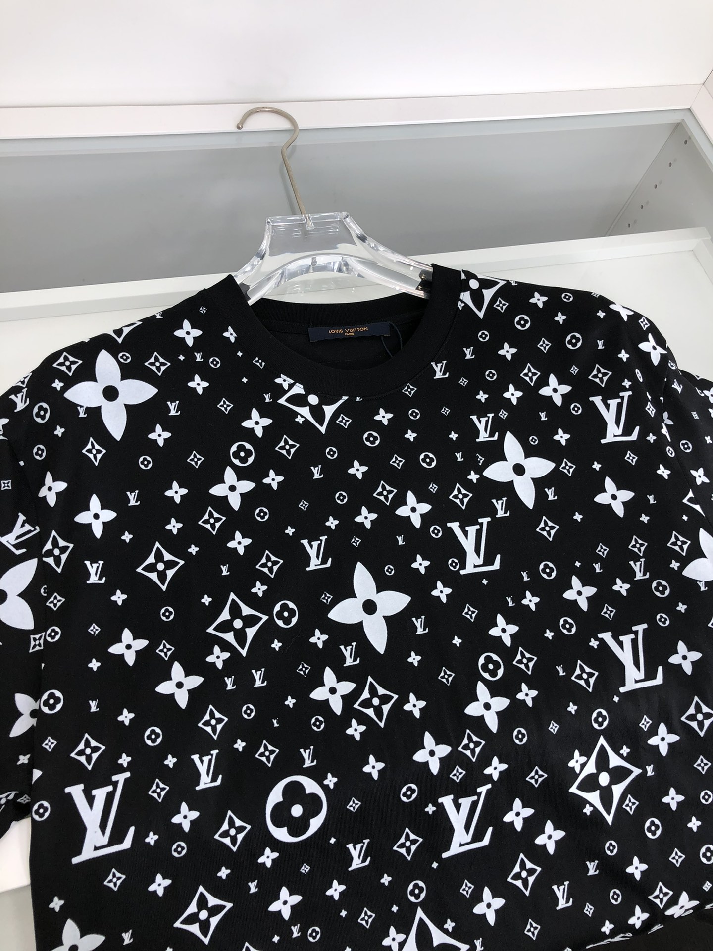 最高級ルイヴィトンスーパーコピー服 ルイヴィトンTシャツコピー フローラルモノグラムTシャツ ブラック 202405033 コットン 100% - 画像 (7)