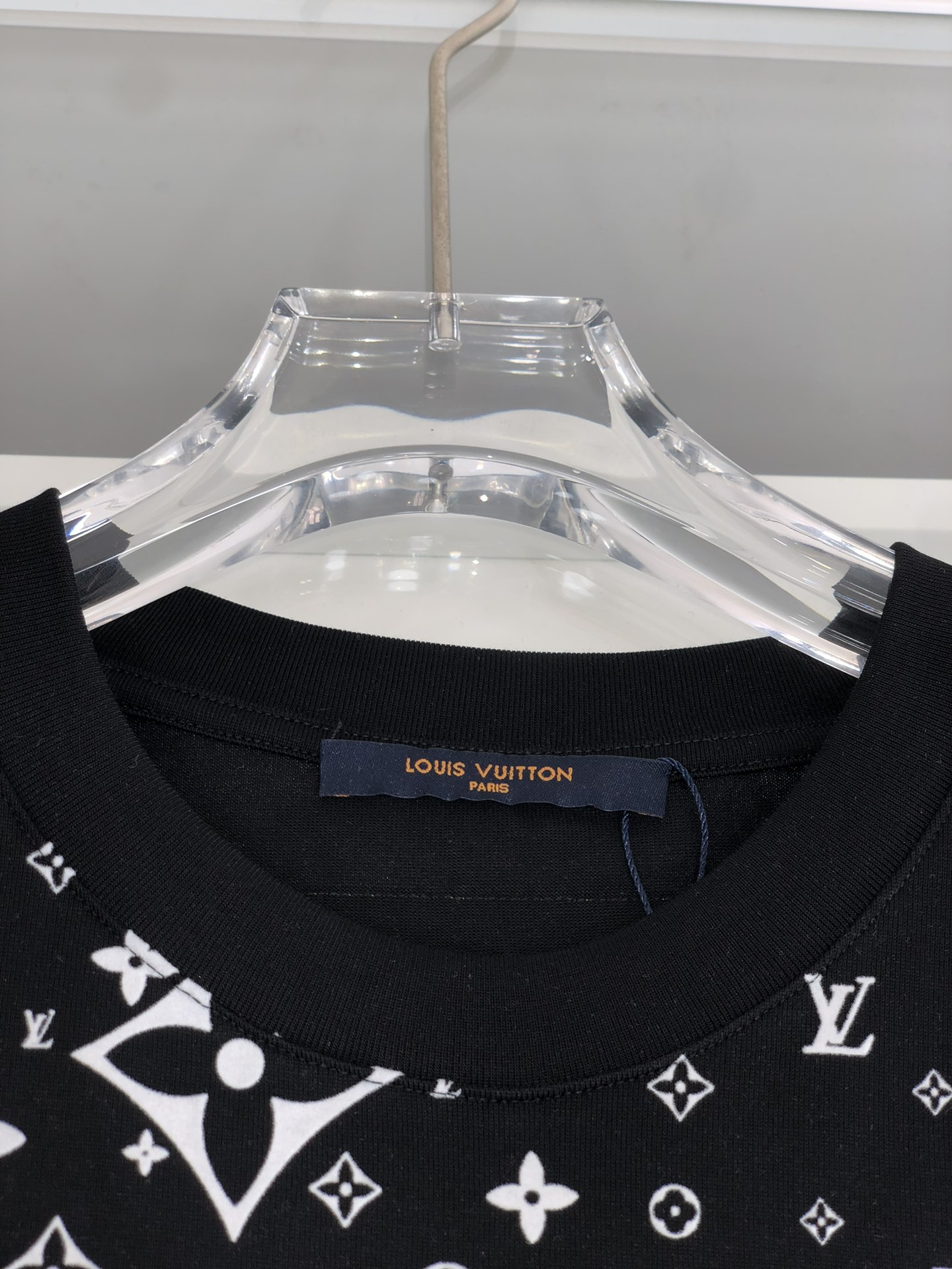 最高級ルイヴィトンスーパーコピー服 ルイヴィトンTシャツコピー フローラルモノグラムTシャツ ブラック 202405033 コットン 100% - 画像 (6)