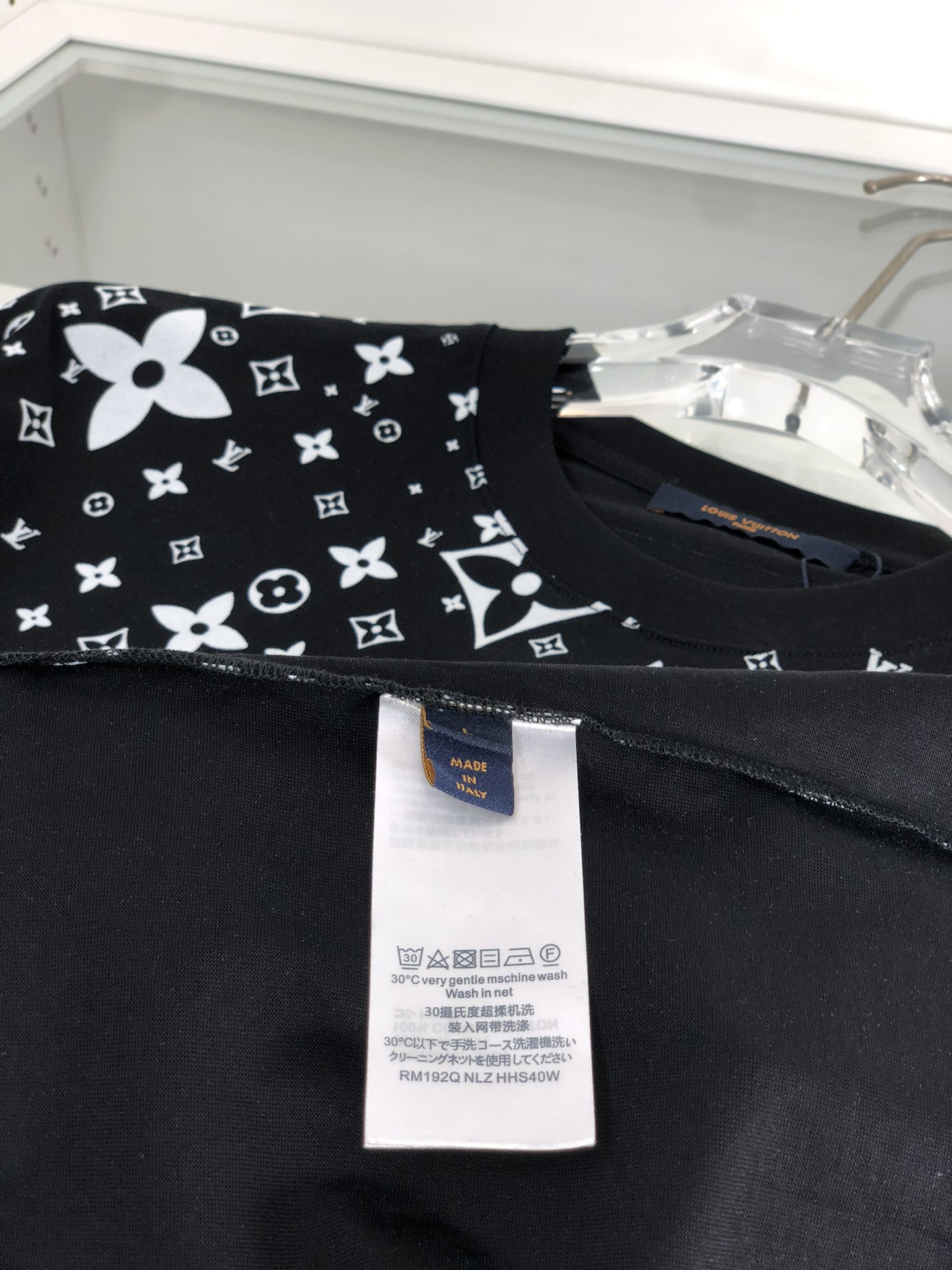 最高級ルイヴィトンスーパーコピー服 ルイヴィトンTシャツコピー フローラルモノグラムTシャツ ブラック 202405033 コットン 100% - 画像 (3)