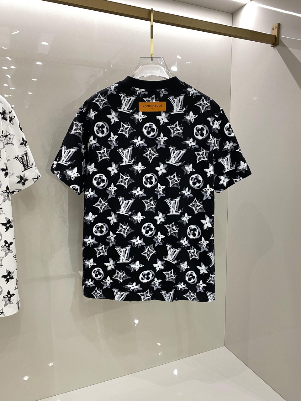 最高級ルイヴィトンスーパーコピー服 ルイヴィトンTシャツコピー フローラルモノグラムTシャツ ブラック 202405045 コットン 100% - 画像 (9)