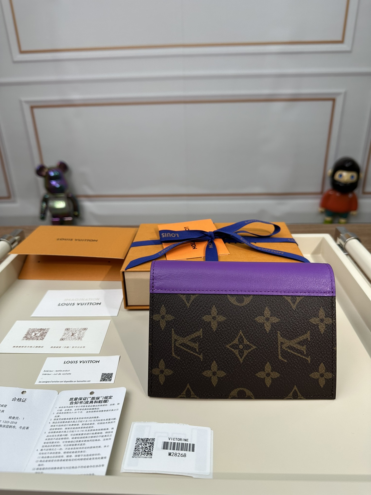 最高級ルイヴィトンスーパーコピー ルイヴィトンカードケースコピー パスポートカバー クーヴェルテュール・パスポール NM バイオレット M28268 モノグラム・マカサー キャンバス - 画像 (8)