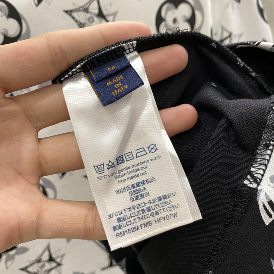 最高級ルイヴィトンスーパーコピー服 ルイヴィトンTシャツコピー フローラルモノグラムTシャツ ブラック 202405045 コットン 100% - 画像 (2)