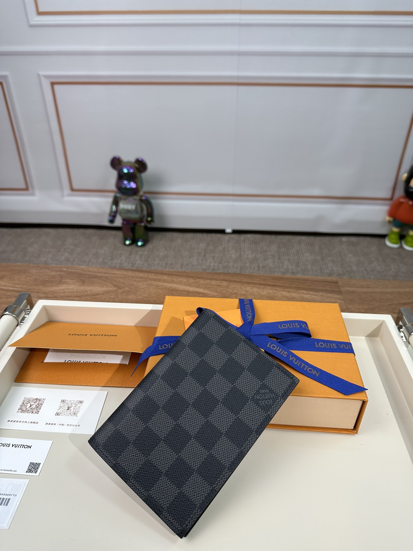 最高級ルイヴィトンスーパーコピー ルイヴィトンカードケースコピー パスポートカバー クーヴェルテュール・パスポール NM ブラック N64411 ダミエ・グラフィット キャンバス - 画像 (8)