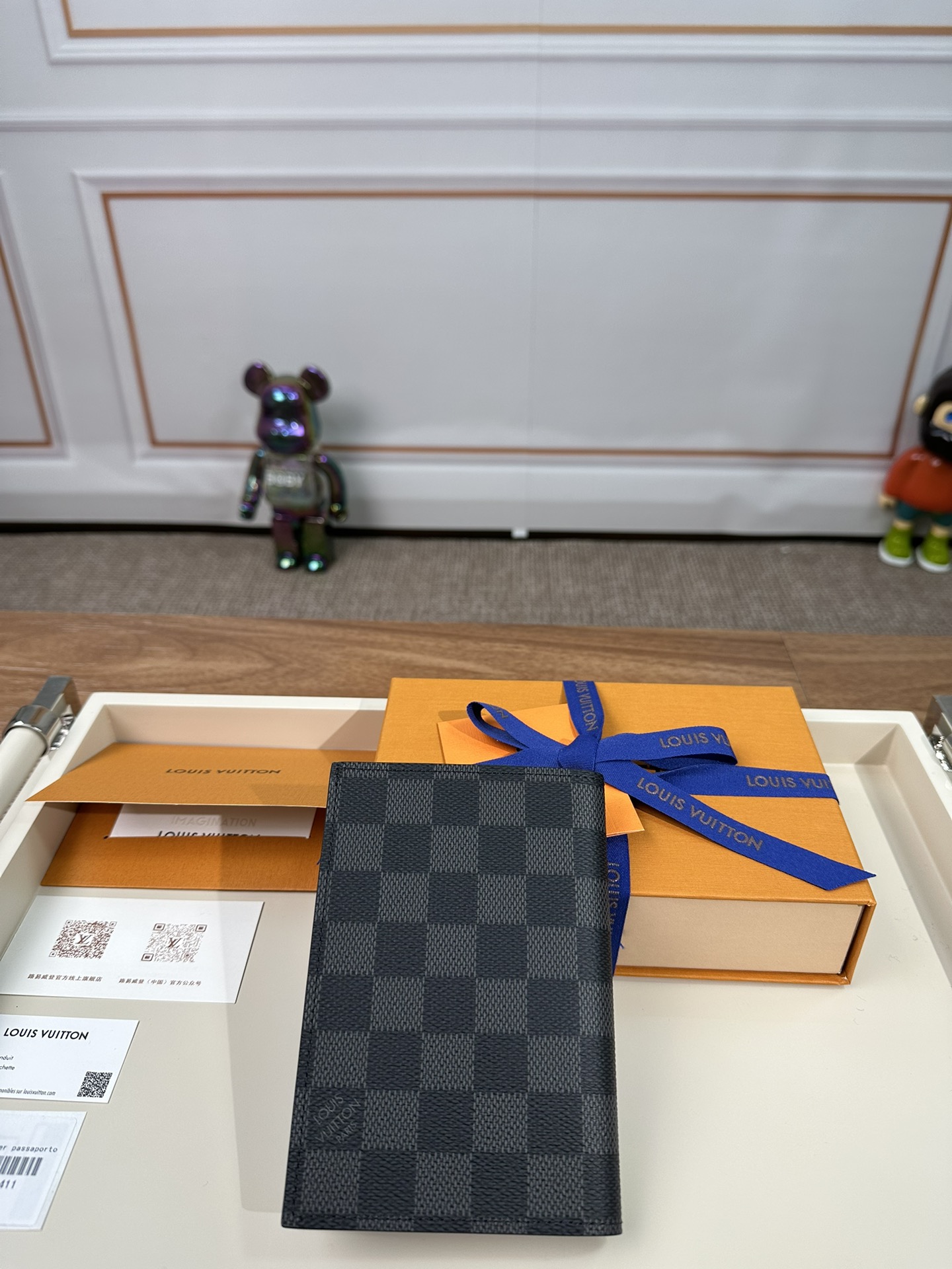 最高級ルイヴィトンスーパーコピー ルイヴィトンカードケースコピー パスポートカバー クーヴェルテュール・パスポール NM ブラック N64411 ダミエ・グラフィット キャンバス - 画像 (3)