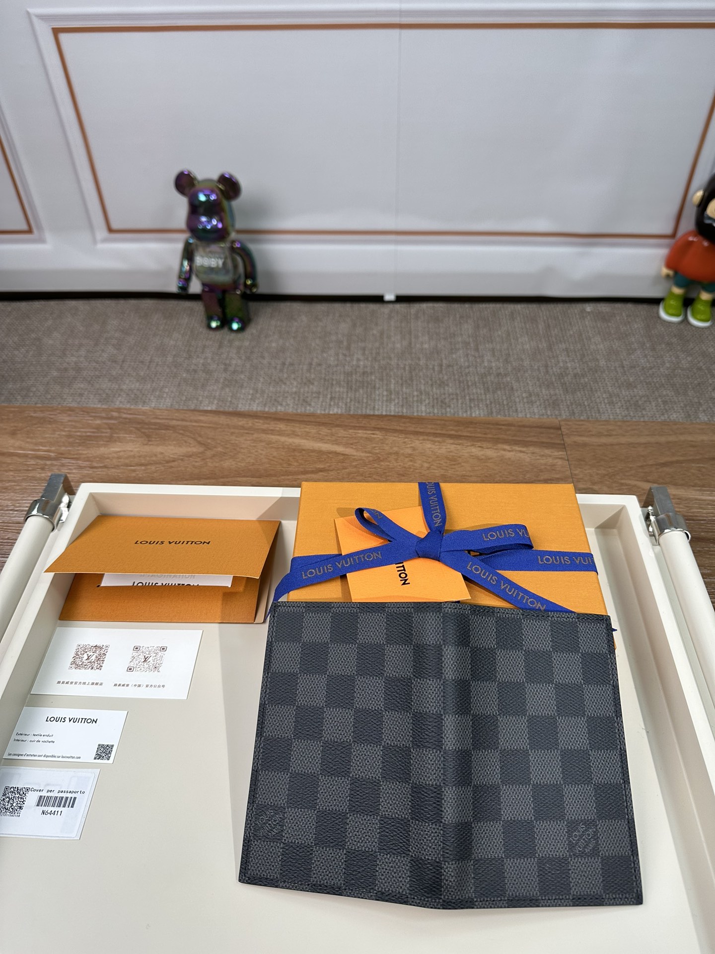 最高級ルイヴィトンスーパーコピー ルイヴィトンカードケースコピー パスポートカバー クーヴェルテュール・パスポール NM ブラック N64411 ダミエ・グラフィット キャンバス - 画像 (2)