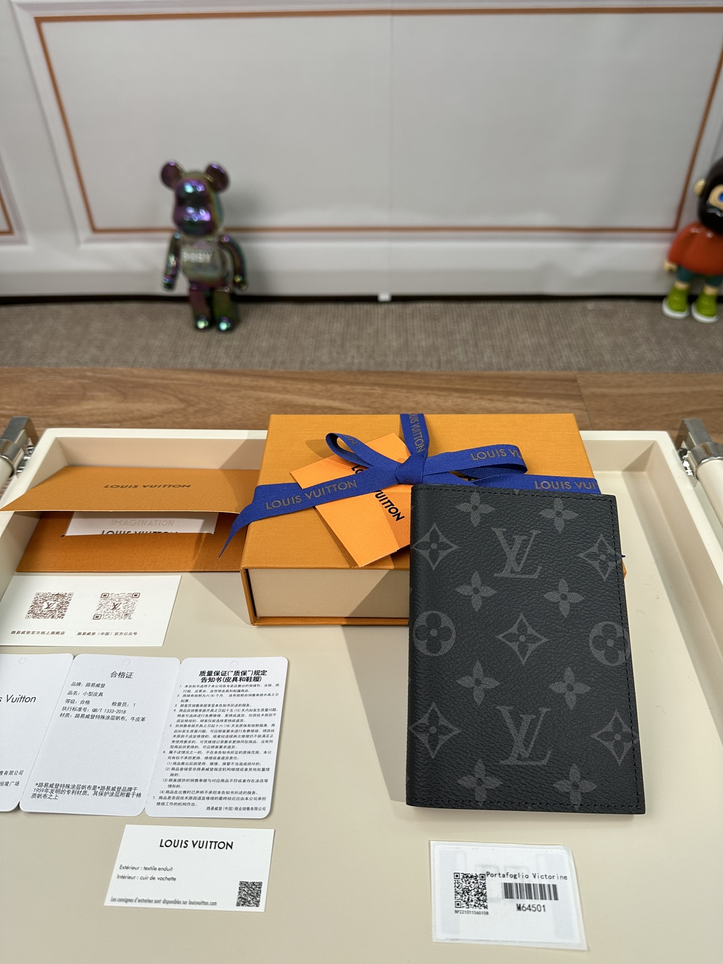 最高級ルイヴィトンスーパーコピー ルイヴィトンカードケースコピー パスポートカバー クーヴェルテュール・パスポール NM ブラック M64501 モノグラム・エクリプス キャンバス - 画像 (9)