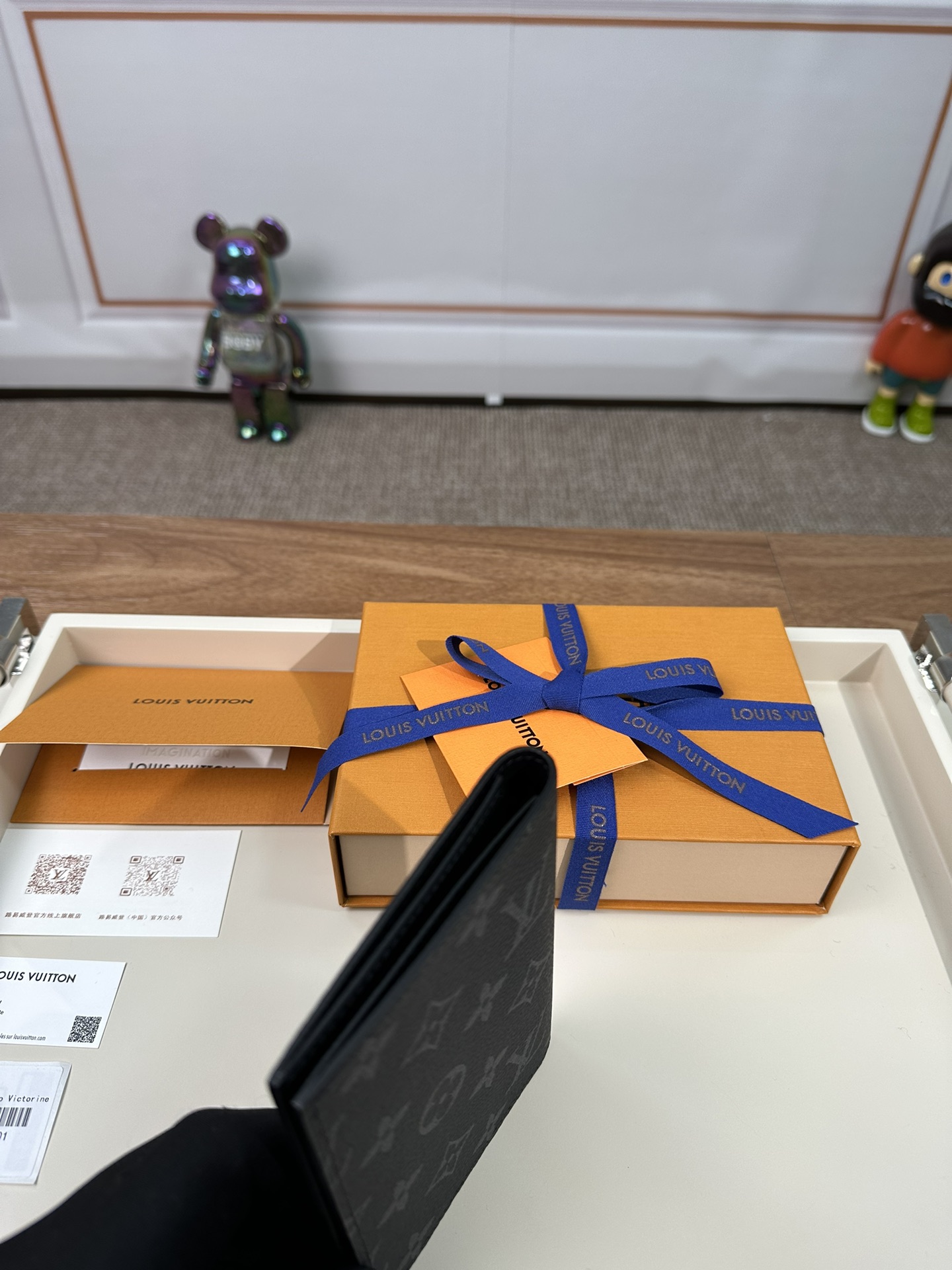 最高級ルイヴィトンスーパーコピー ルイヴィトンカードケースコピー パスポートカバー クーヴェルテュール・パスポール NM ブラック M64501 モノグラム・エクリプス キャンバス - 画像 (7)