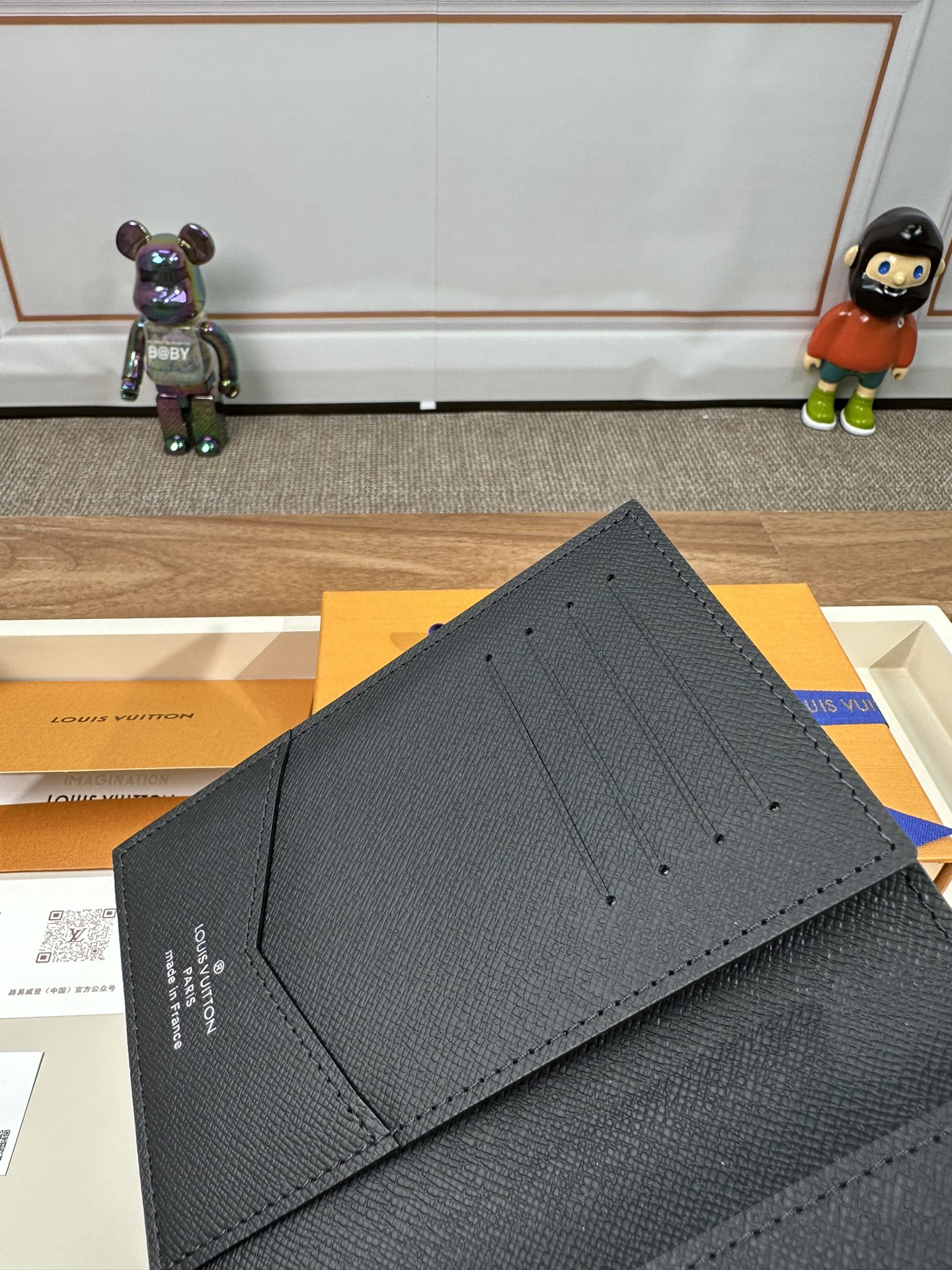 最高級ルイヴィトンスーパーコピー ルイヴィトンカードケースコピー パスポートカバー クーヴェルテュール・パスポール NM ブラック M64501 モノグラム・エクリプス キャンバス - 画像 (5)