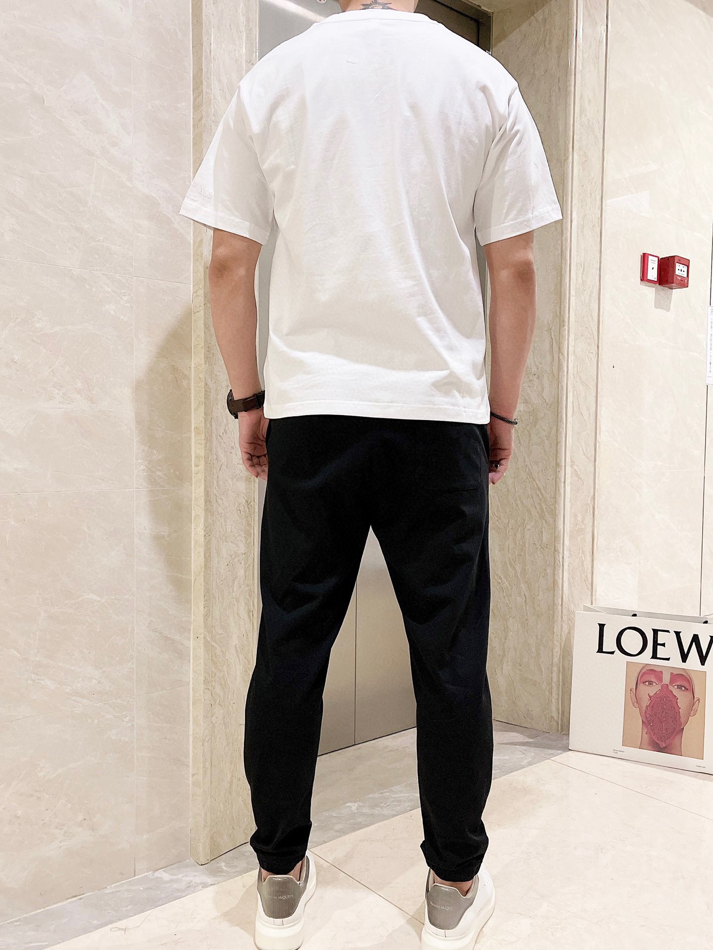 最高級ルイヴィトンスーパーコピー服 ルイヴィトンパンツコピー セットアップ 2点セット モノグラムTシャツ スラックス ブラック ホワイト 202405054 コットン 100% - 画像 (7)