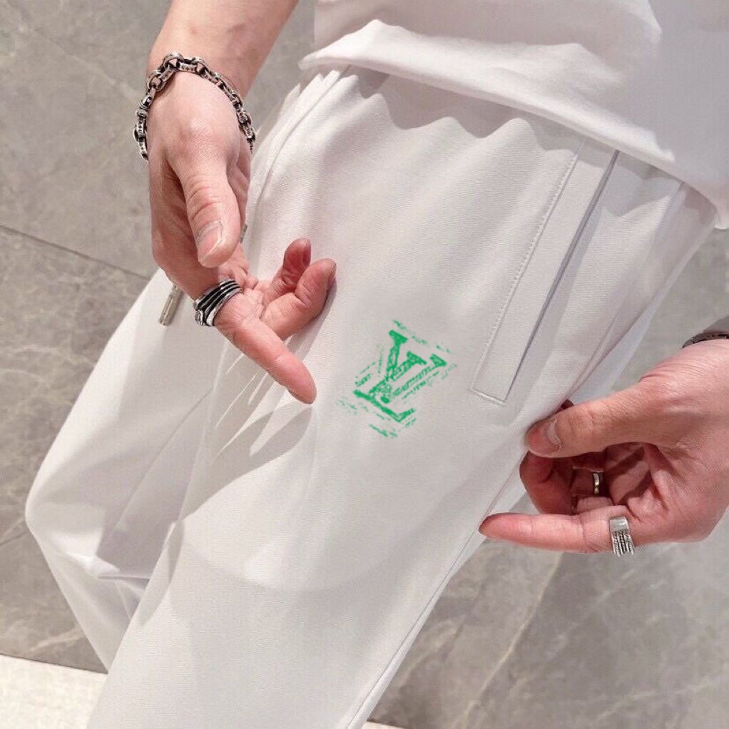 最高級ルイヴィトンスーパーコピー服 ルイヴィトンパンツコピー セットアップ 2点セット モノグラムTシャツ スラックス ホワイト 202405056 コットン 100% - 画像 (3)