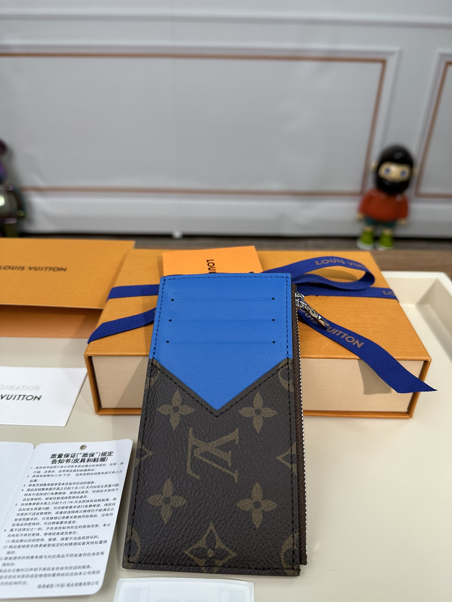 最高級ルイヴィトンスーパーコピー ルイヴィトンカードケースコピー コインカード・ホルダー ブルー M82911 モノグラム・マカサー キャンバス シルバー金具 - 画像 (9)