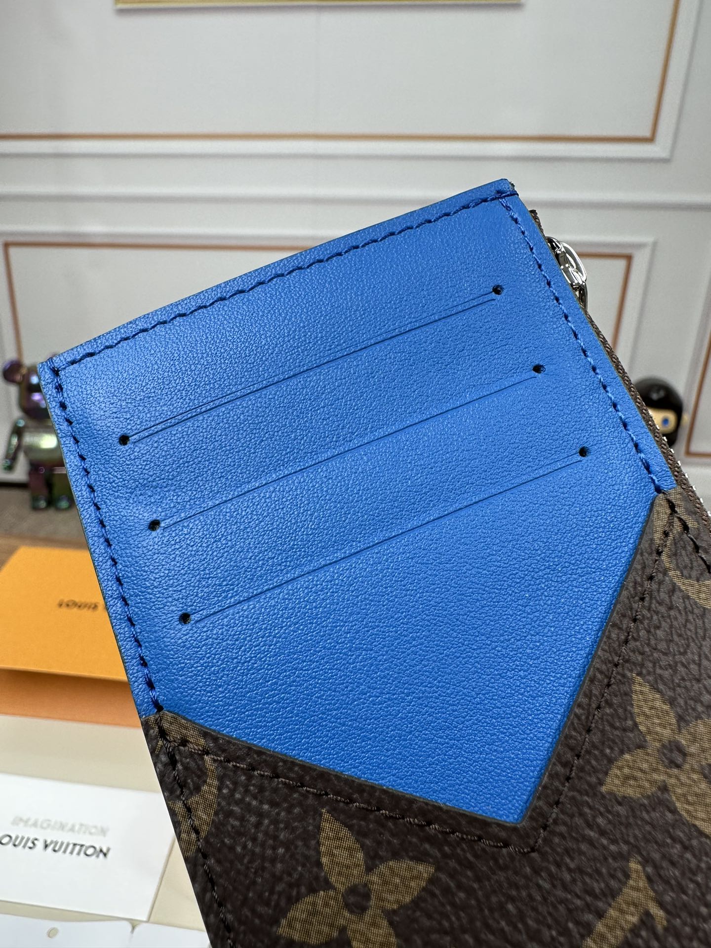 最高級ルイヴィトンスーパーコピー ルイヴィトンカードケースコピー コインカード・ホルダー ブルー M82911 モノグラム・マカサー キャンバス シルバー金具 - 画像 (6)