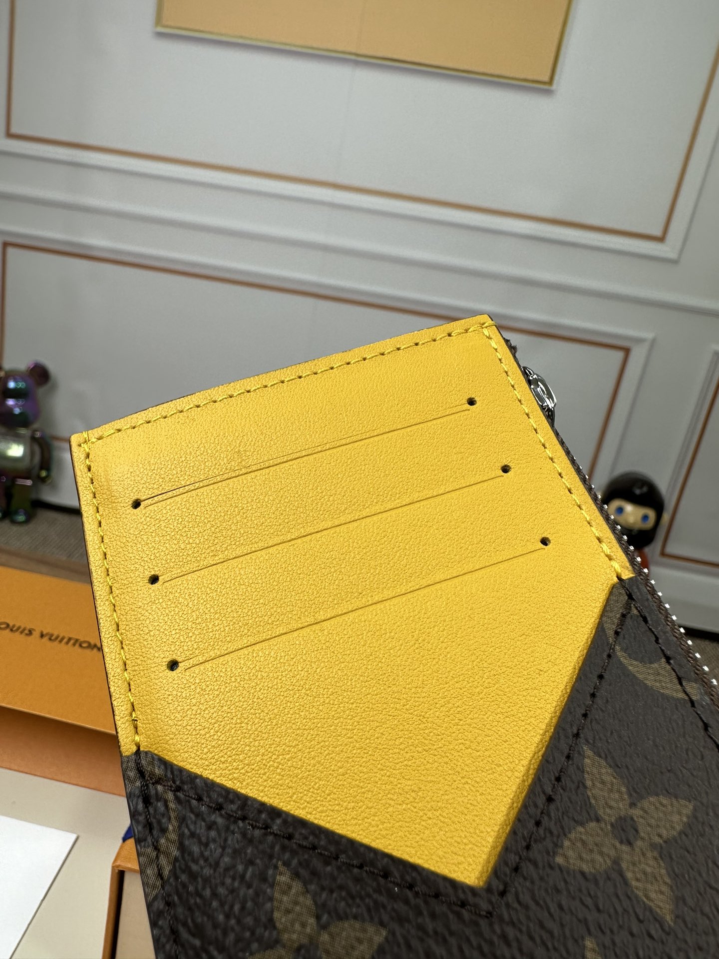 最高級ルイヴィトンスーパーコピー ルイヴィトンカードケースコピー コインカード・ホルダー ジョーヌマット M82910 モノグラム・マカサー キャンバス シルバー金具 - 画像 (6)