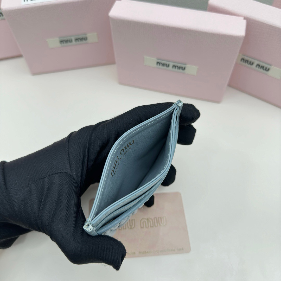 最高級MiuMiuスーパーコピー ミュウミュウカードケースコピー マテラッセレザー カードケース ライトブルー 5MC076_2DT7_F0637 レザー - 画像 (4)