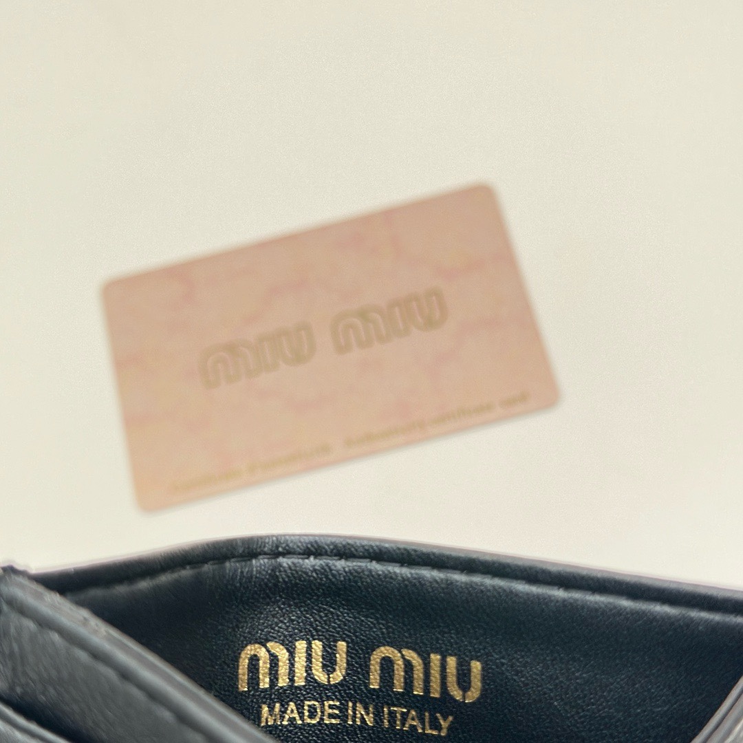 最高級MiuMiuスーパーコピー ミュウミュウカードケースコピー マテラッセレザー カードケース ブラック 5MC076_2FPP_F0002 レザー - 画像 (2)