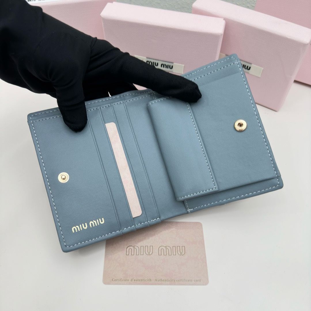 最高級MiuMiuスーパーコピー ミュウミュウカードケースコピー マテラッセレザー カードケース ライトブルー 5MC103_2DT7_F0637 レザー - 画像 (4)