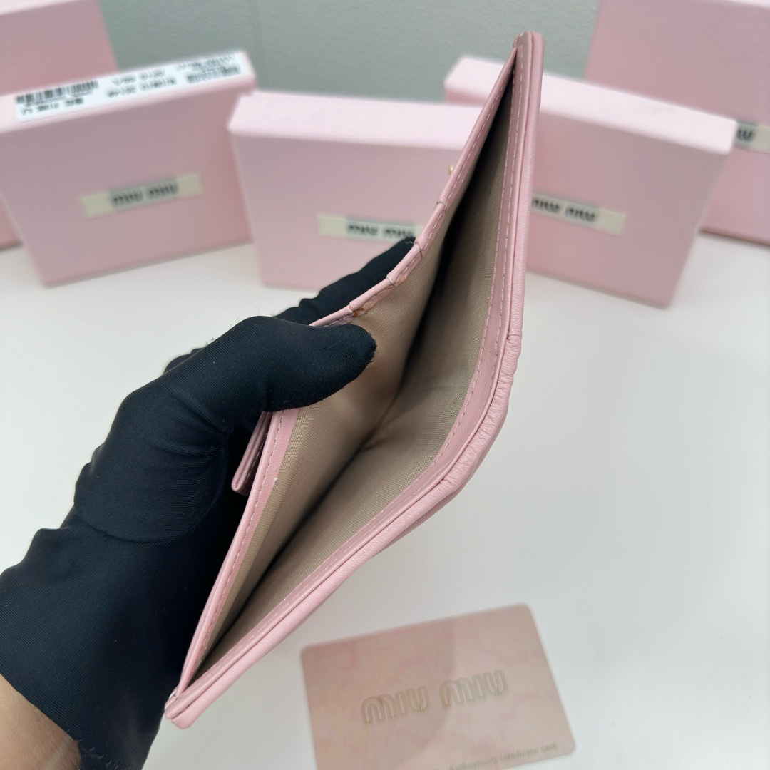 最高級MiuMiuスーパーコピー ミュウミュウカードケースコピー マテラッセレザー カードケース ピンク 5MC103_2DT7_F0637 レザー - 画像 (3)