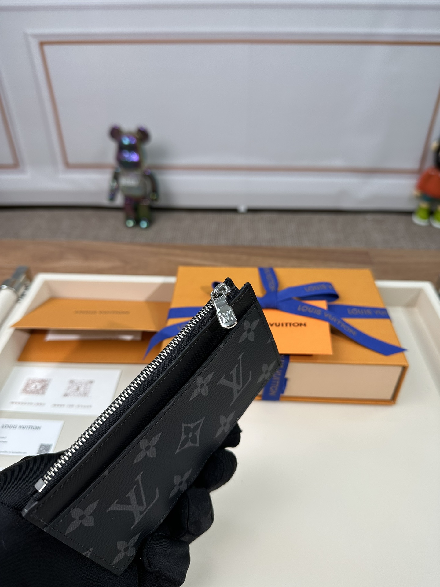 最高級ルイヴィトンスーパーコピー ルイヴィトンカードケースコピー コインカード・ホルダー ブラック M69533 モノグラム・エクリプス キャンバス - 画像 (2)