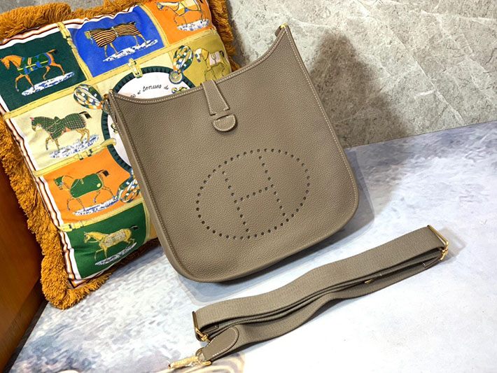 最高級HERMESスーパーコピー エルメスエヴリン29/PMコピー エヴリン3 29/PM トゥルティエールグレー トリヨン ゴールド金具 新品 2024W1070 - 画像 (8)
