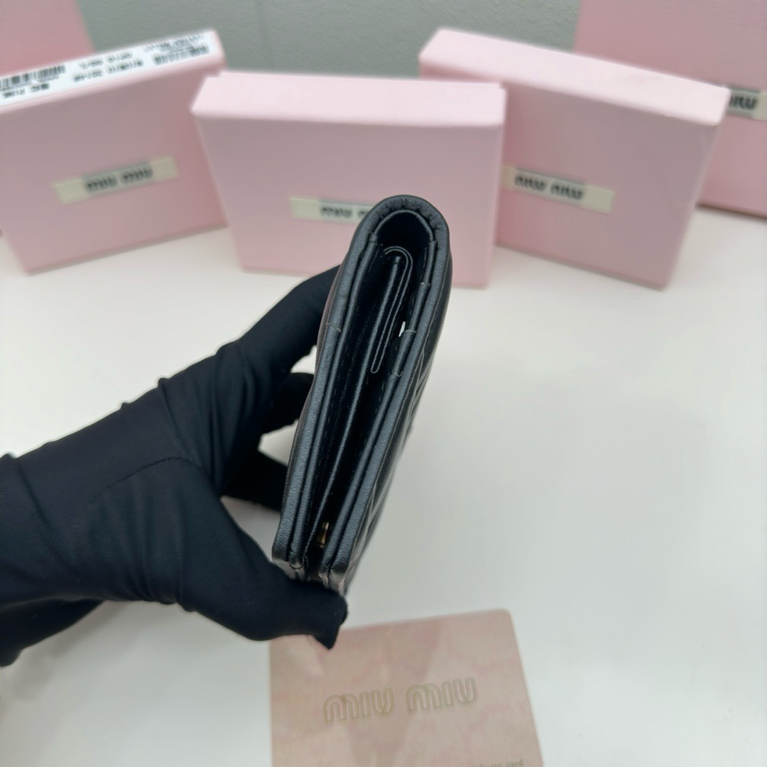 最高級MiuMiuスーパーコピー ミュウミュウカードケースコピー マテラッセレザー カードケース ブラック 5MC103_2FPP_F0002 レザー - 画像 (5)
