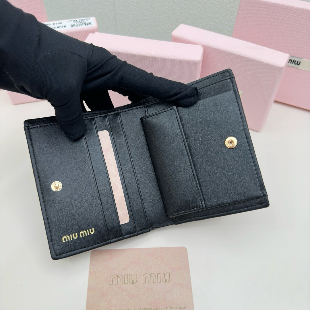 最高級MiuMiuスーパーコピー ミュウミュウカードケースコピー マテラッセレザー カードケース ブラック 5MC103_2FPP_F0002 レザー - 画像 (4)