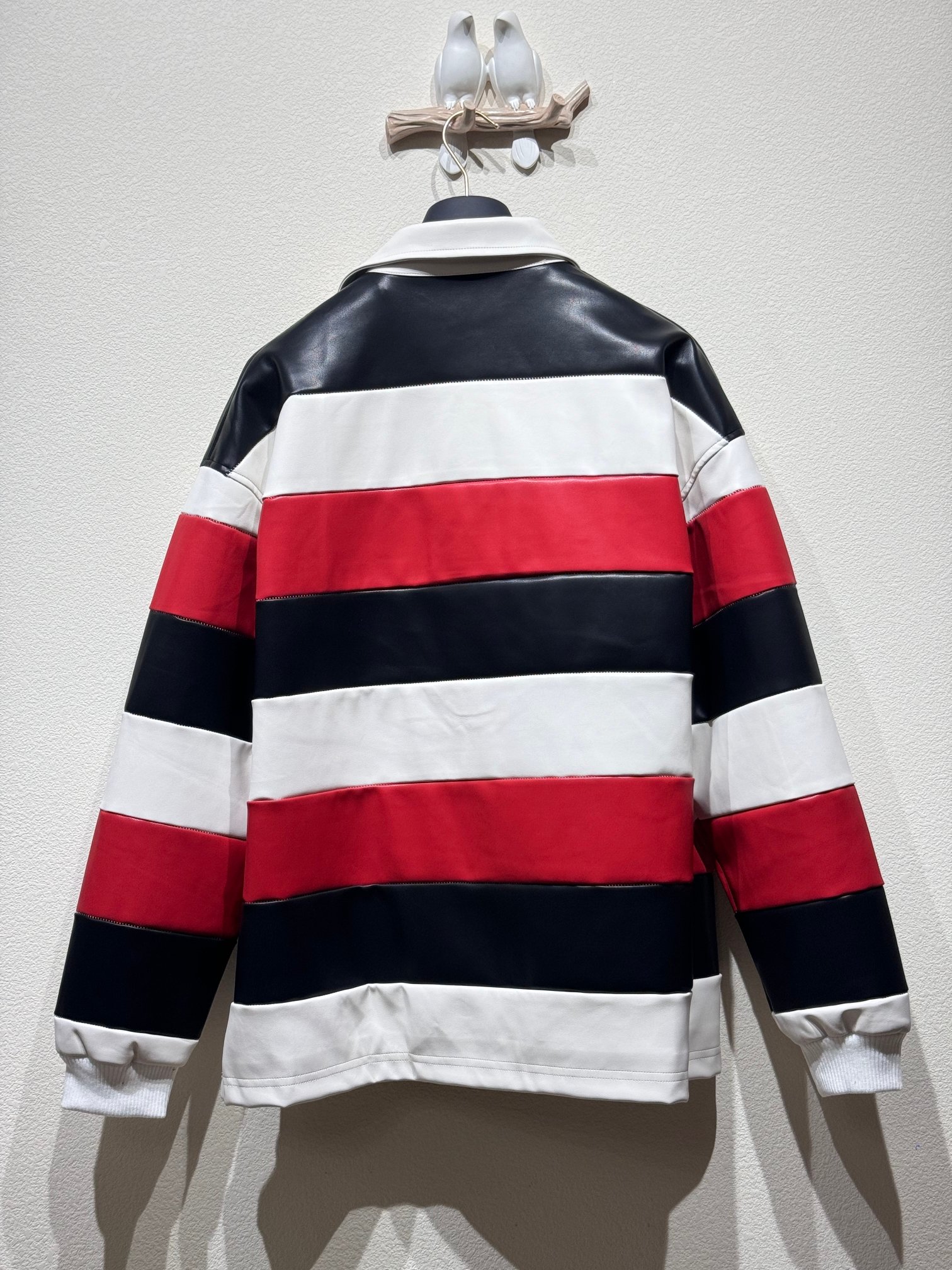 最高級ルイヴィトンスーパーコピー服 ルイヴィトンポロシャツコピー ロングスリーブレザーインターシャラグビーポロ 1AFIS3 羊革 100% 202405071 - 画像 (6)