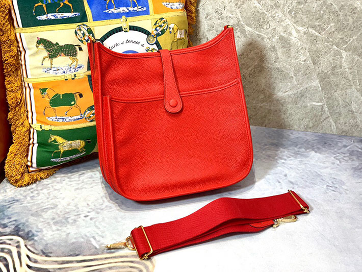 最高級HERMESスーパーコピー エルメスエヴリン29/PMコピー エヴリン3 29/PM ルージュトマト トリヨン ゴールド金具 新品 2024W1072 - 画像 (8)