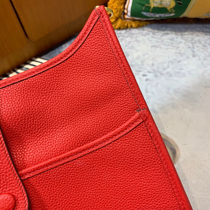 最高級HERMESスーパーコピー エルメスエヴリン29/PMコピー エヴリン3 29/PM ルージュトマト トリヨン ゴールド金具 新品 2024W1072 - 画像 (4)