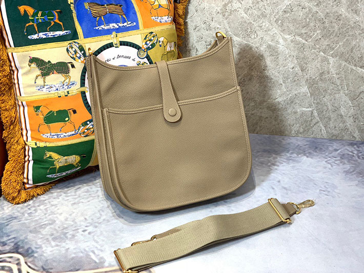 最高級HERMESスーパーコピー エルメスエヴリン29/PMコピー エヴリン3 29/PM トレンチ トリヨン ゴールド金具 新品 2024W1073 - 画像 (9)