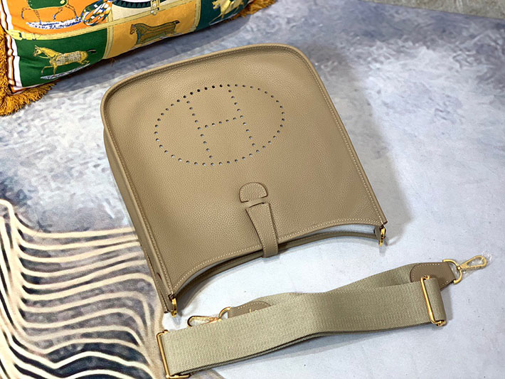 最高級HERMESスーパーコピー エルメスエヴリン29/PMコピー エヴリン3 29/PM トレンチ トリヨン ゴールド金具 新品 2024W1073 - 画像 (8)