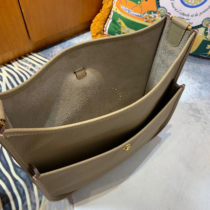 最高級HERMESスーパーコピー エルメスエヴリン29/PMコピー エヴリン3 29/PM トレンチ トリヨン ゴールド金具 新品 2024W1073 - 画像 (4)