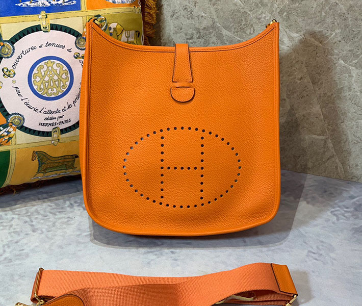 最高級HERMESスーパーコピー エルメスエヴリン29/PMコピー エヴリン3 29/PM オレンジ トリヨン ゴールド金具 新品 2024W1074 - 画像 (9)