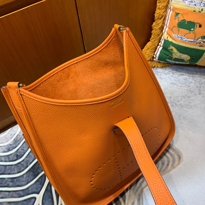 最高級HERMESスーパーコピー エルメスエヴリン29/PMコピー エヴリン3 29/PM オレンジ トリヨン ゴールド金具 新品 2024W1074 - 画像 (2)