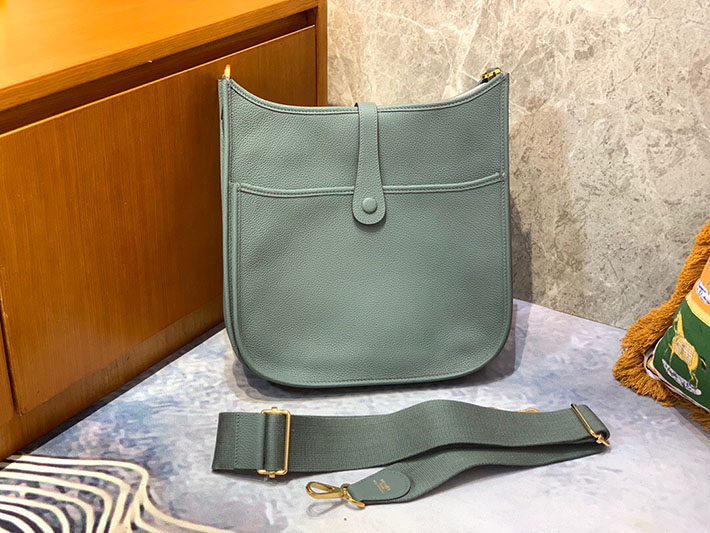 最高級HERMESスーパーコピー エルメスエヴリン29/PMコピー エヴリン3 29/PM シエル トリヨン ゴールド金具 新品 2024W1075 - 画像 (8)