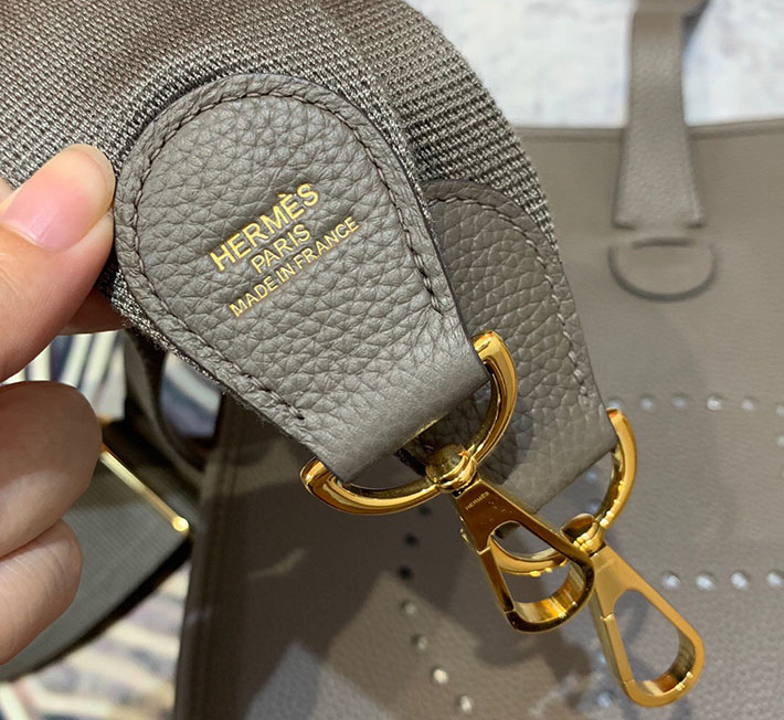 最高級HERMESスーパーコピー エルメスエヴリン29/PMコピー エヴリン3 29/PM グリアスファルト トリヨン ゴールド金具 新品 2024W1078 - 画像 (6)