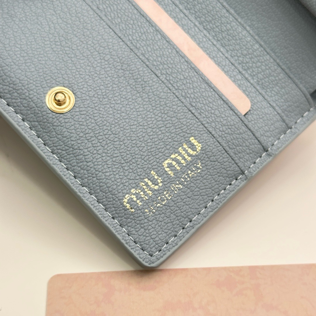最高級MiuMiuスーパーコピー ミュウミュウ財布コピー ソフティパデッドレザー 折り財布 ライトブルー 5MV204_2DT7_F0637 レザー - 画像 (3)