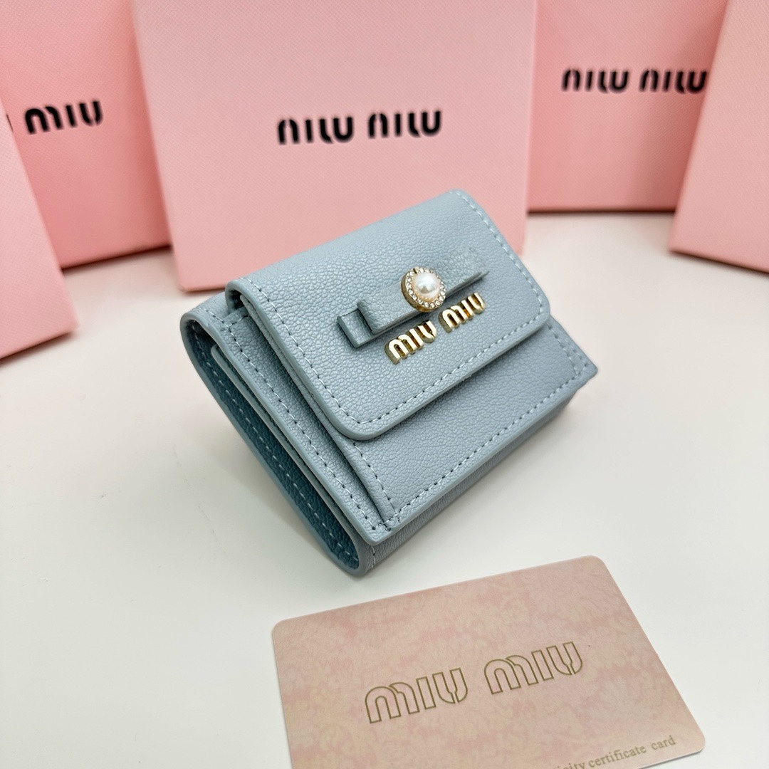 最高級MiuMiuスーパーコピー ミュウミュウ財布コピー ヴィッテロダイノレザーフラップ付折り財布 ライトブルー 5MH043_2DT7_F0637 レザー - 画像 (9)