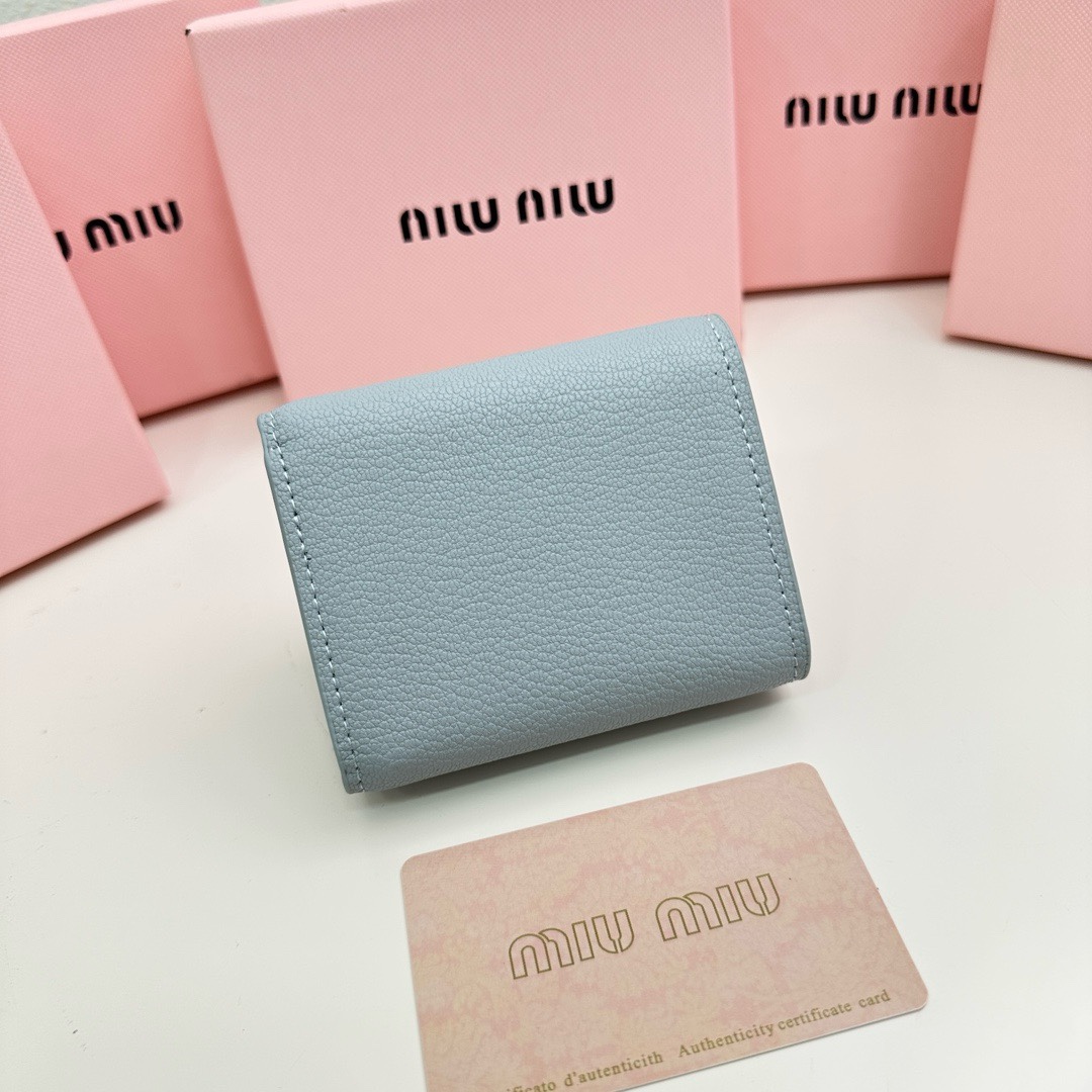 最高級MiuMiuスーパーコピー ミュウミュウ財布コピー ヴィッテロダイノレザーフラップ付折り財布 ライトブルー 5MH043_2DT7_F0637 レザー - 画像 (8)