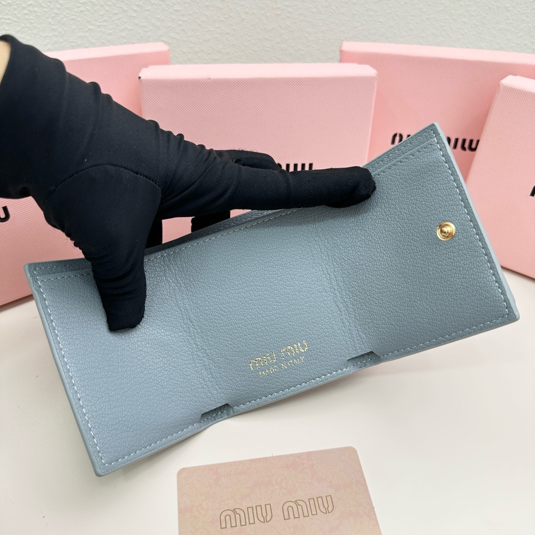 最高級MiuMiuスーパーコピー ミュウミュウ財布コピー ヴィッテロダイノレザーフラップ付折り財布 ライトブルー 5MH043_2DT7_F0637 レザー - 画像 (5)