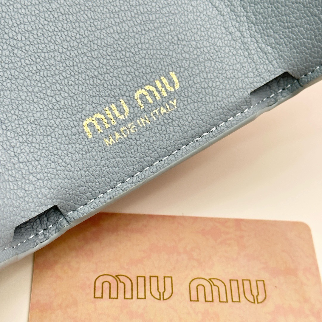 最高級MiuMiuスーパーコピー ミュウミュウ財布コピー ヴィッテロダイノレザーフラップ付折り財布 ライトブルー 5MH043_2DT7_F0637 レザー - 画像 (3)