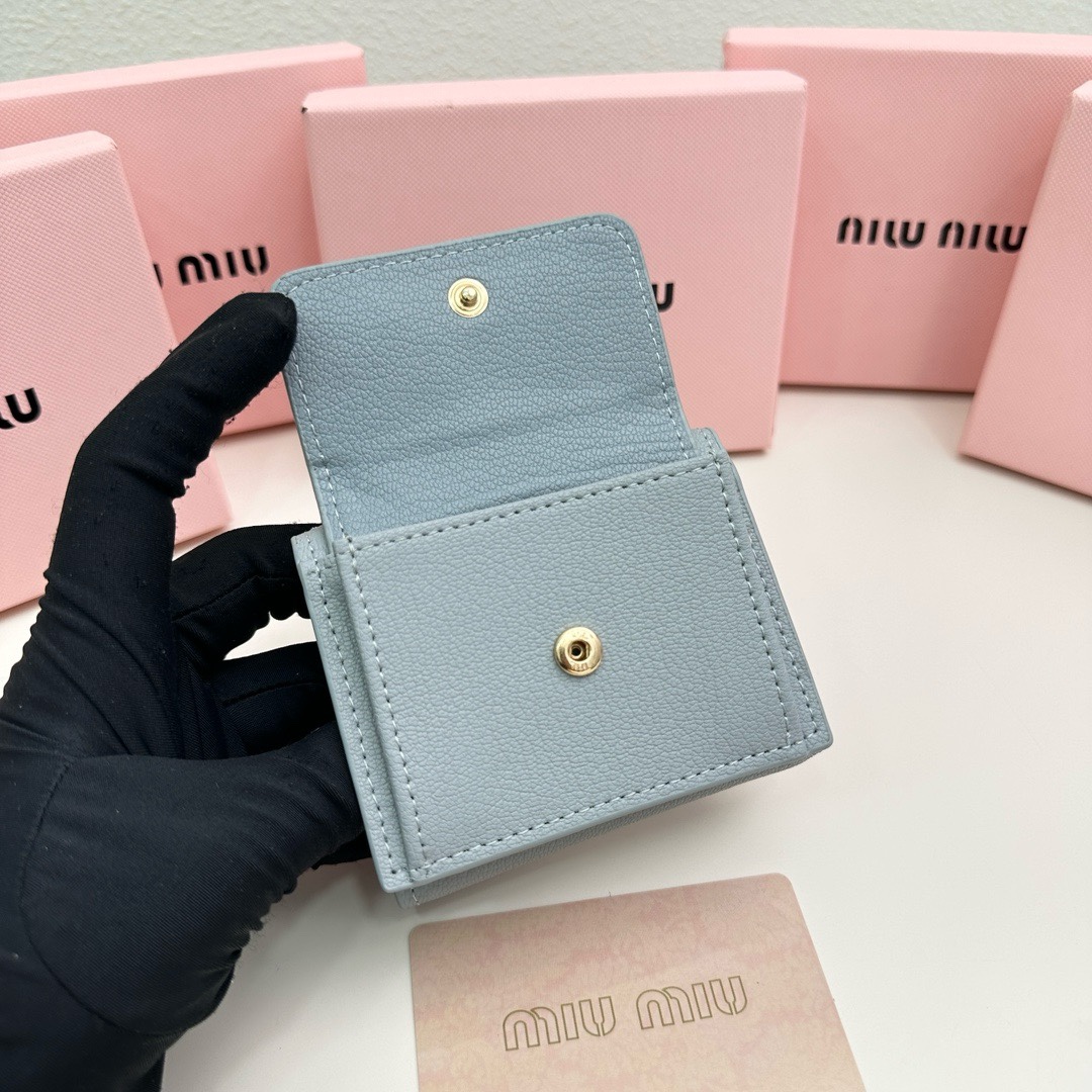 最高級MiuMiuスーパーコピー ミュウミュウ財布コピー ヴィッテロダイノレザーフラップ付折り財布 ライトブルー 5MH043_2DT7_F0637 レザー - 画像 (2)