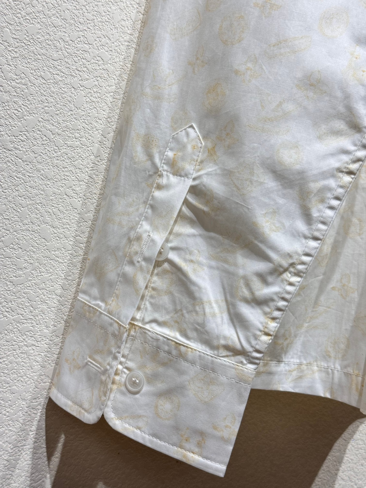 最高級ルイヴィトンスーパーコピー服 ルイヴィトンワイシャツコピー モノグラムプリントロングスリーブコットンシャツ 1AFPZW エクリュ コットン100% - 画像 (5)