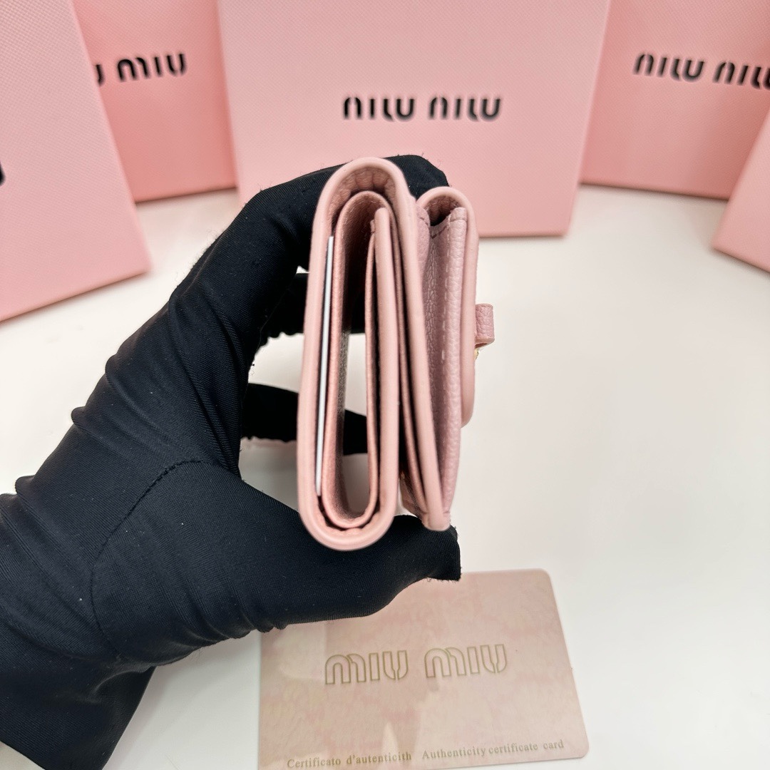 最高級MiuMiuスーパーコピー ミュウミュウ財布コピー ヴィッテロダイノレザーフラップ付折り財布 ピンク 5MH043_2FPP_F0E18 レザー - 画像 (6)