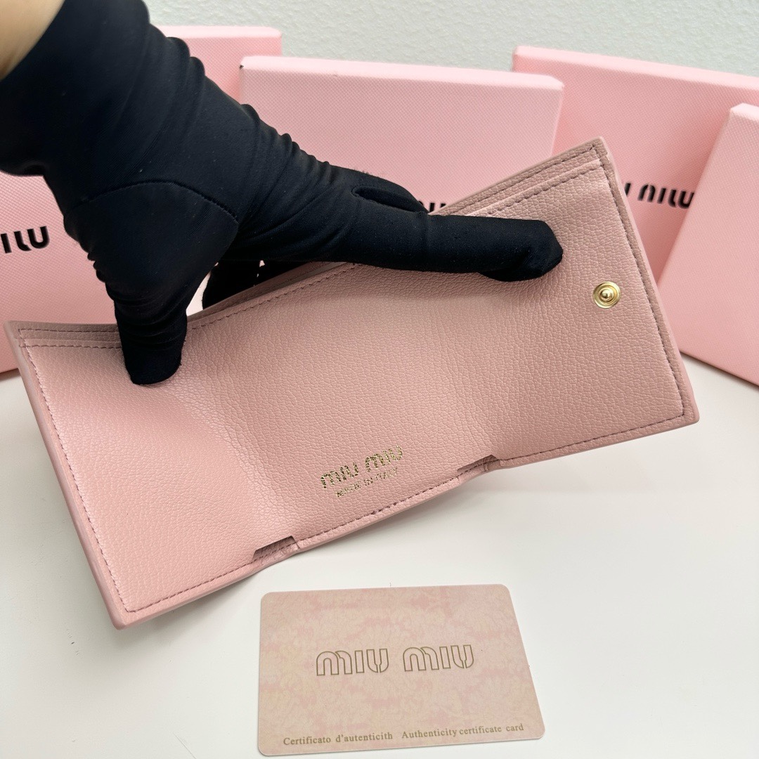 最高級MiuMiuスーパーコピー ミュウミュウ財布コピー ヴィッテロダイノレザーフラップ付折り財布 ピンク 5MH043_2FPP_F0E18 レザー - 画像 (4)