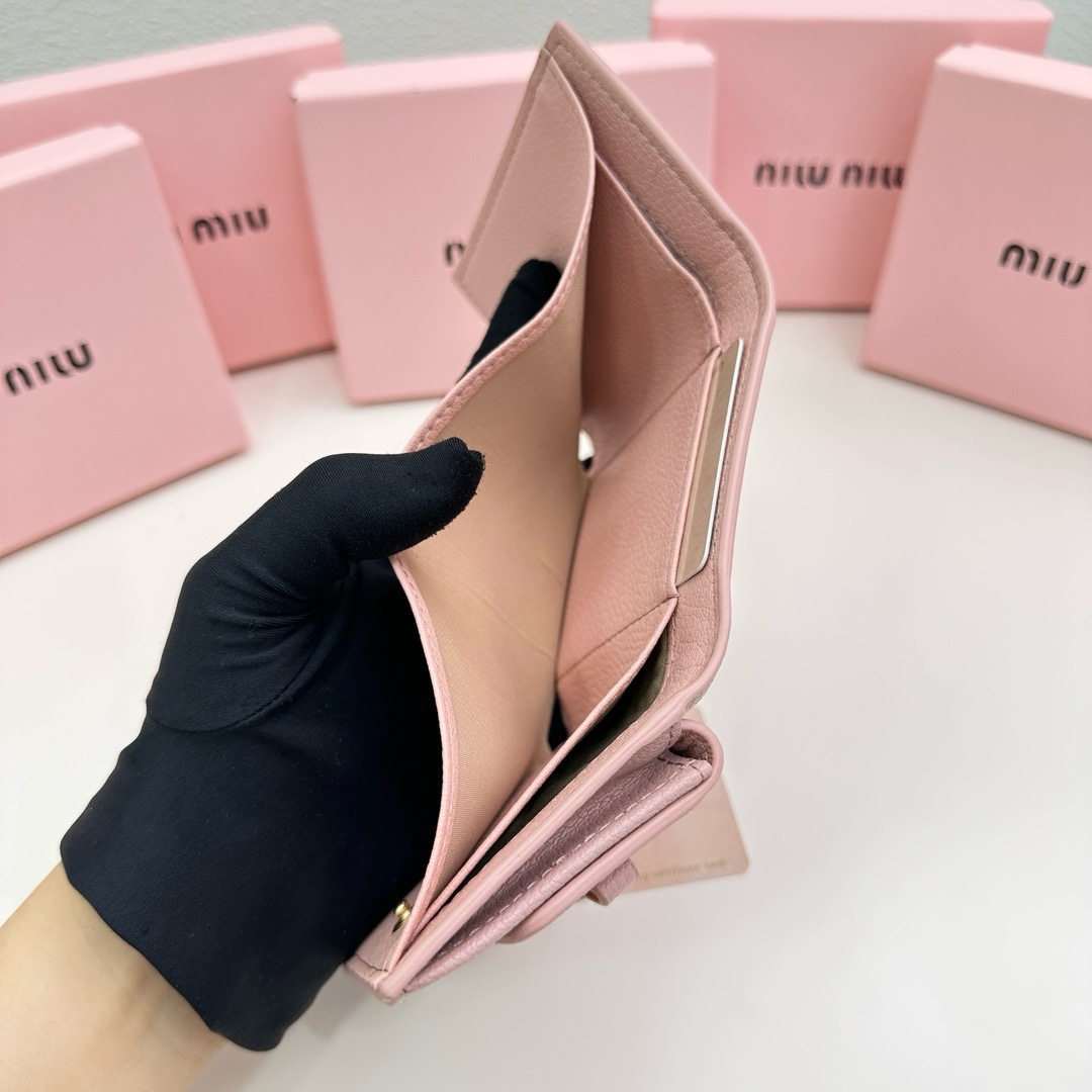 最高級MiuMiuスーパーコピー ミュウミュウ財布コピー ヴィッテロダイノレザーフラップ付折り財布 ピンク 5MH043_2FPP_F0E18 レザー - 画像 (3)