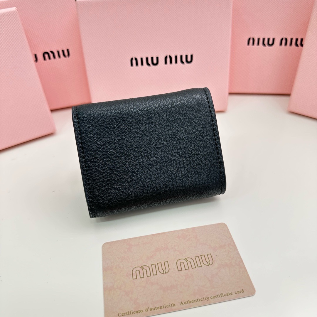 最高級MiuMiuスーパーコピー ミュウミュウ財布コピー ヴィッテロダイノレザーフラップ付折り財布 ブラック 5MH043_2FPP_F0002 レザー - 画像 (8)