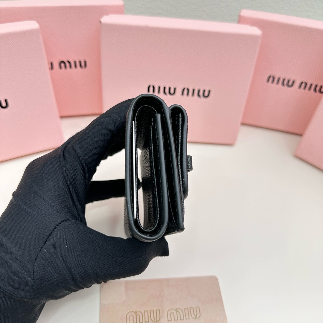 最高級MiuMiuスーパーコピー ミュウミュウ財布コピー ヴィッテロダイノレザーフラップ付折り財布 ブラック 5MH043_2FPP_F0002 レザー - 画像 (7)