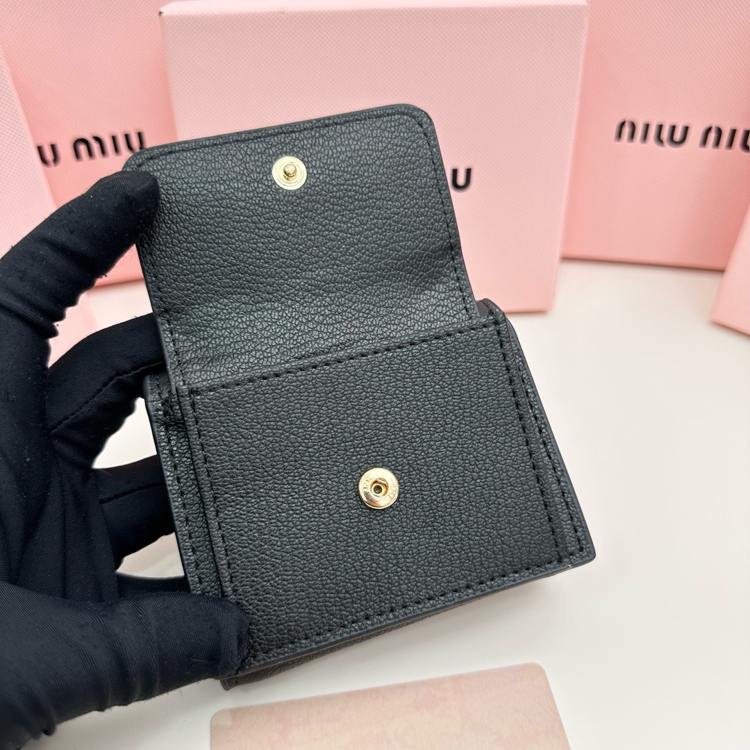 最高級MiuMiuスーパーコピー ミュウミュウ財布コピー ヴィッテロダイノレザーフラップ付折り財布 ブラック 5MH043_2FPP_F0002 レザー - 画像 (6)