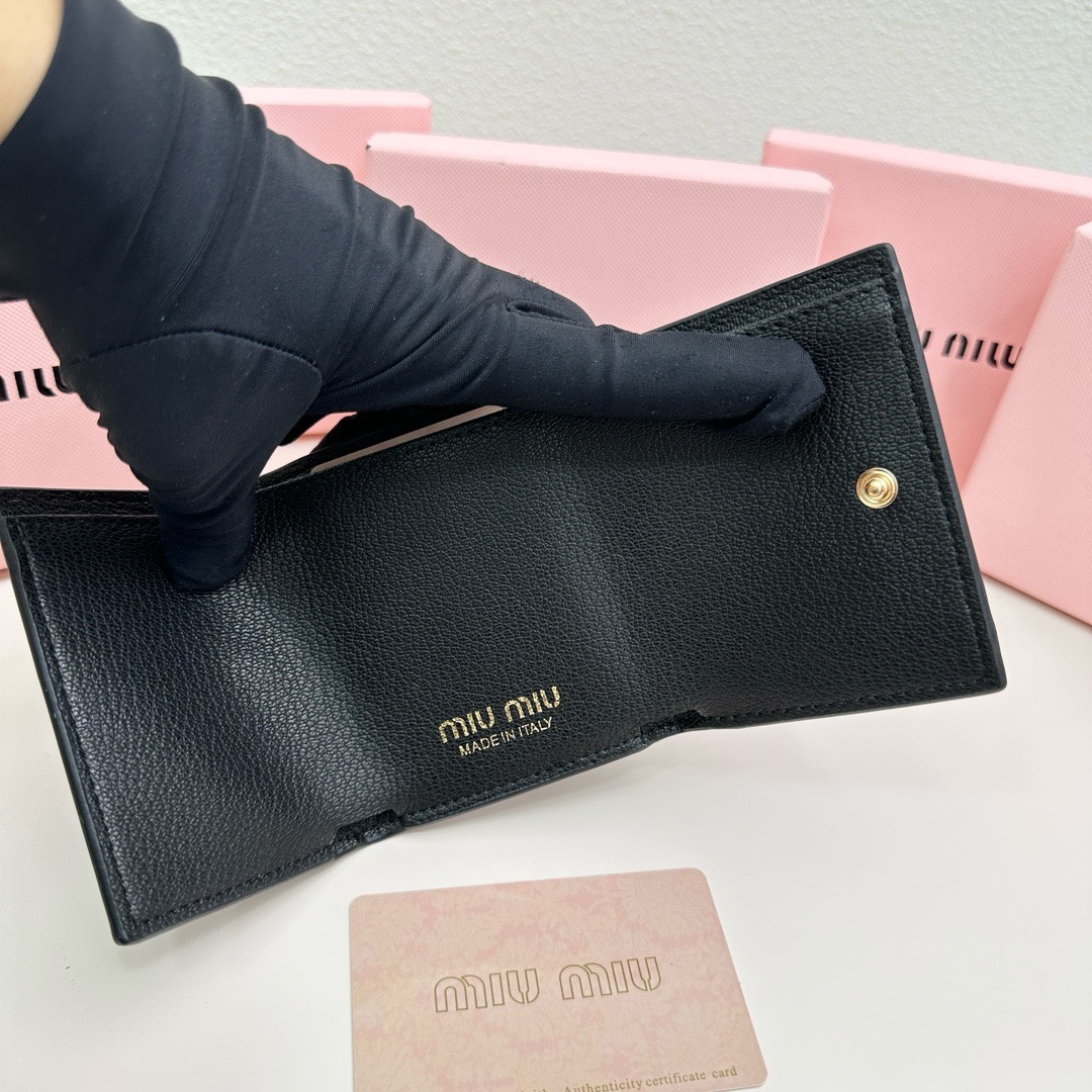 最高級MiuMiuスーパーコピー ミュウミュウ財布コピー ヴィッテロダイノレザーフラップ付折り財布 ブラック 5MH043_2FPP_F0002 レザー - 画像 (5)